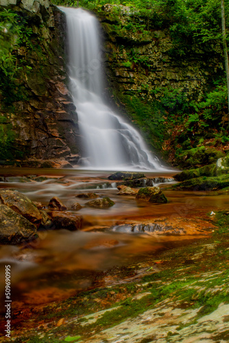 Fototapeta Naklejka Na Ścianę i Meble -  Gentry Creek Falls in Tennessee