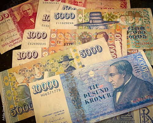 Obraz na płótnie Horizontal image of an assortment of Icelandic króna or banknotes. Composed of 10,000, 5000, 1000 and 500 króna notes. Issued by the Seðlabanki Íslands, the central bank of Iceland. w salonie