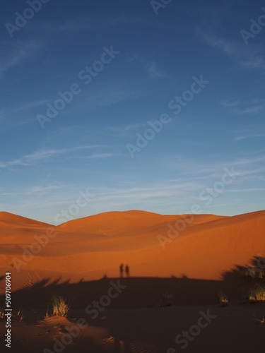 Ciel et nuages au dessus des dunes du désert du Sahara 