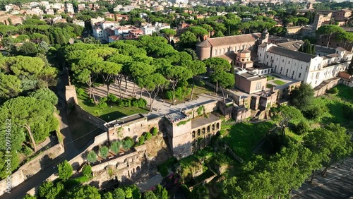 Il giardino degli aranci a Roma, Italia.
Il terrazzo con vista su Roma e Trastevere, meta turistica dei visitatori in viaggio. photo