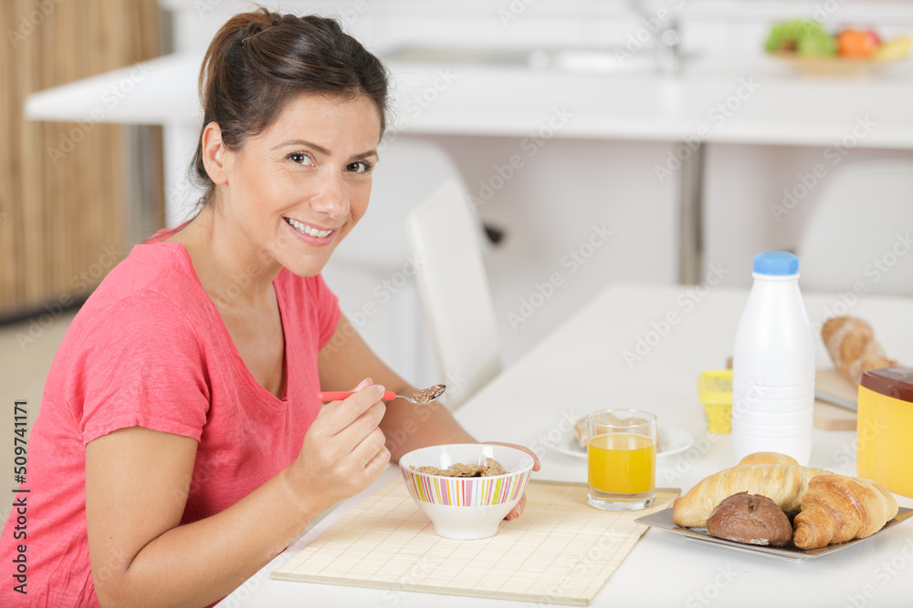 woman taking a healthy breakfast