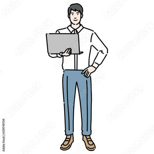 ラップトップを持って笑顔で意気込んでいる若い男性
