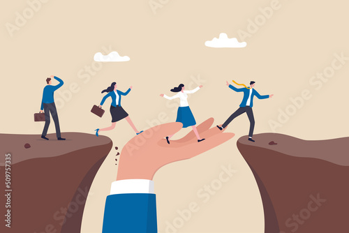 Foto Support of help to solve problem, manager mentorship or coaching to help team success, leadership to guide employee to achieve goal concept, giant hand help business people cross the problem gap