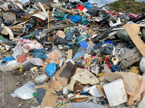 Müllberge in einem Recyclinghof