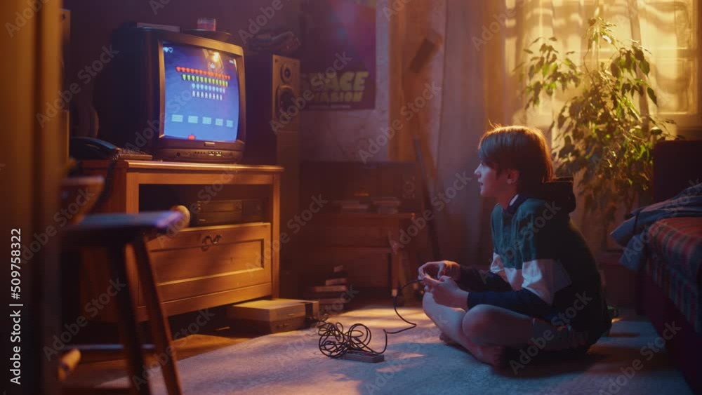 дети играют в приставку 90-е на ковре