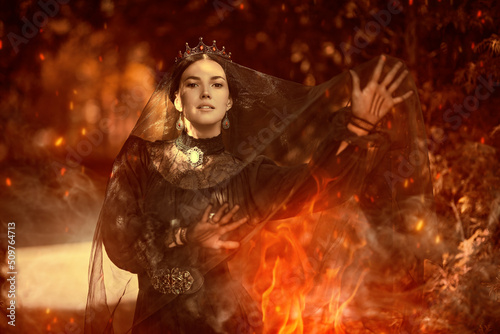 Carta da parati witch casts spells on fire