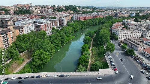 Vista aerea del fiume Tevere tra i quartieri Trastevere e Testaccio. Roma, Italia.
Vista dall'alto del centro di Roma in una giornata estiva. photo