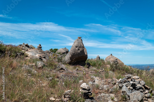 Algumas pirâmide de pedra em cima de algumas rochas junto ao baloiço do sobreiro em Castedo, Torre de Moncorvo photo