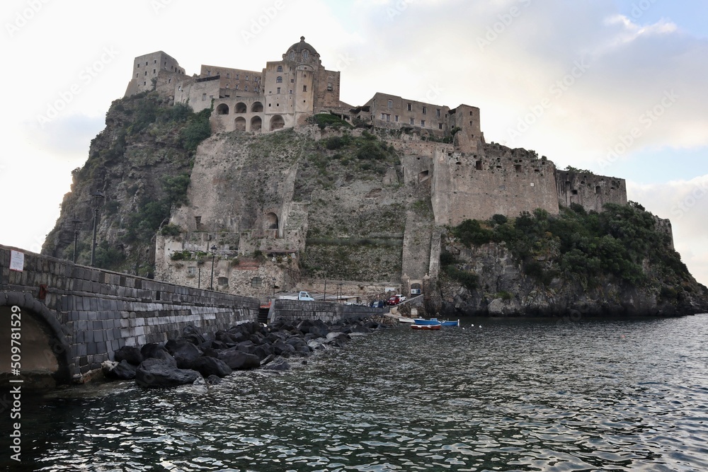 Ischia - Castello Aragonese dalla scogliera della Baia di Cartaromana all'alba