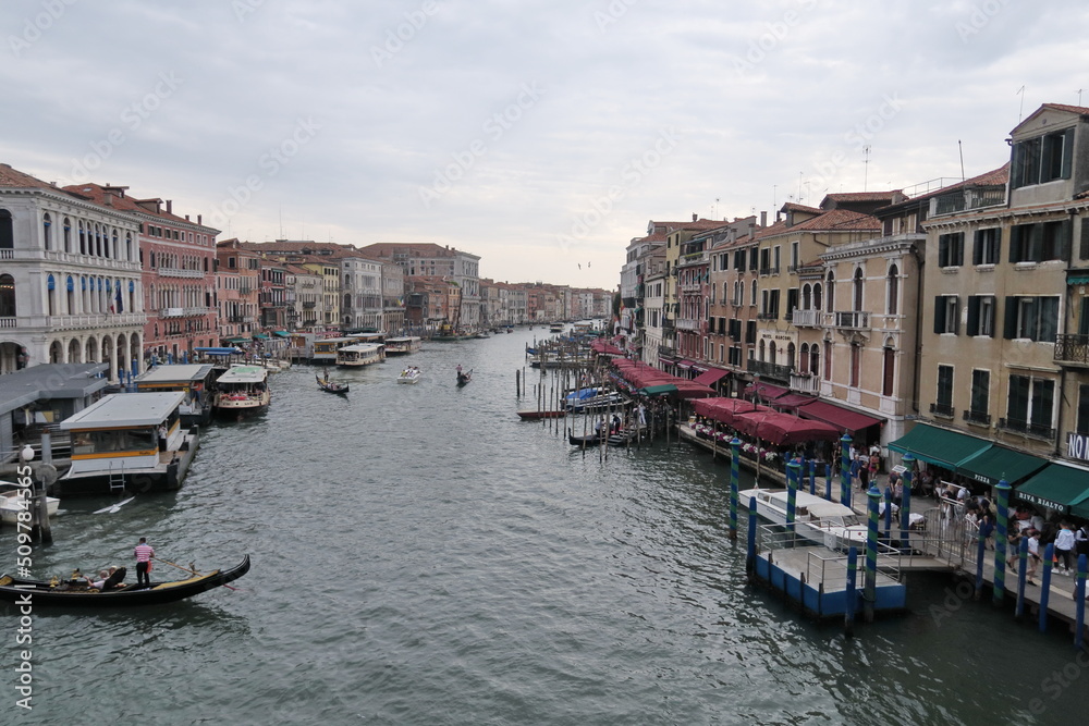 Venise. Vue du Grand Canal depuis le pont du Rialto. Venise. Vue du Grand Canal depuis le pont du Rialto.