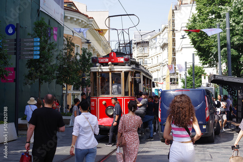 Foto Tram sur l'avenue istiklal à Istanbul