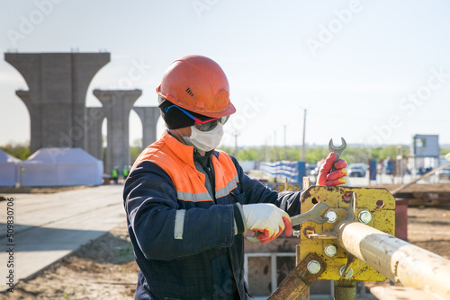 Fotografie Worker install Tightening bolts & Nuts of piping Flange system