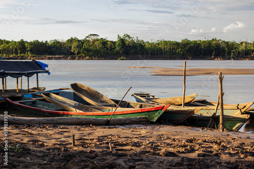 Wallpaper Mural Botes amarrados a orillas del río Huallaga, Puerto la Ramada, ciudad de Yurimaguas, Loreto - Perú Torontodigital.ca