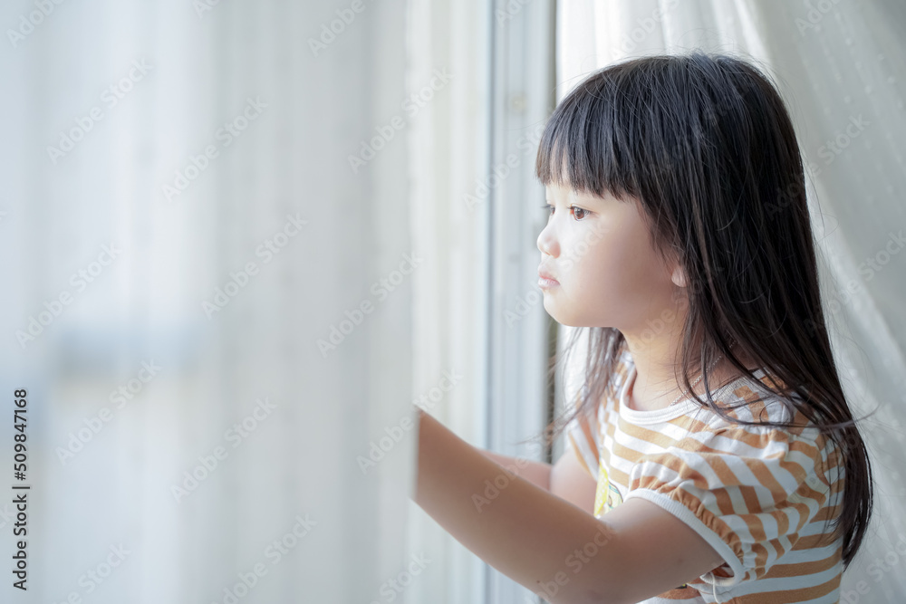 Coronavirus Covid-19 pm2.5.Online education.Little asian girl wearing face mask show thumbs up for good and happy at home. Covid-19 coronavirus.Stay home.Social distancing.New normal behavior. Coronavirus Covid-19 pm2.5.Online education.Little asian girl wearing face mask show thumbs up for good and happy at home. Covid-19 coronavirus.Stay home.Social distancing.New normal behavior.