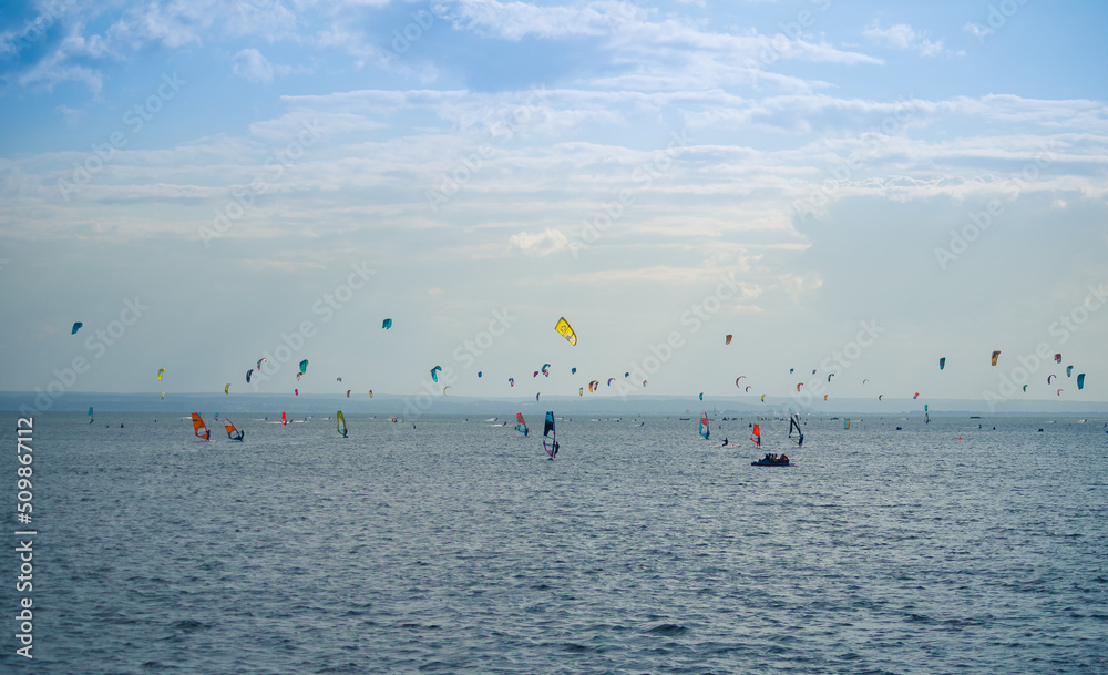 Windsurfing Kitesurfing 