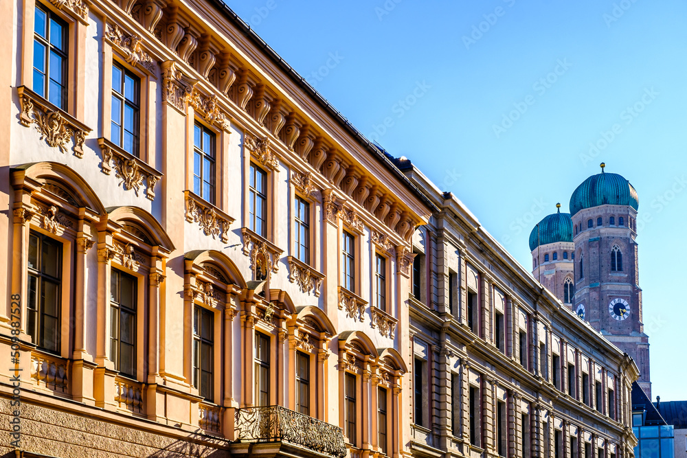 Fototapeta premium famous Liebfrauenkirche (munich cathedral) in Munich