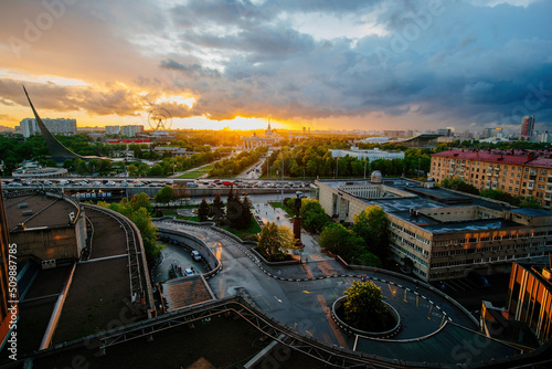 Canvas Print Evening sunset in Moscow VDNH district