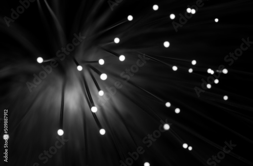 Światła na końcach lampki światłowodowej w stylu black&white © Urszula