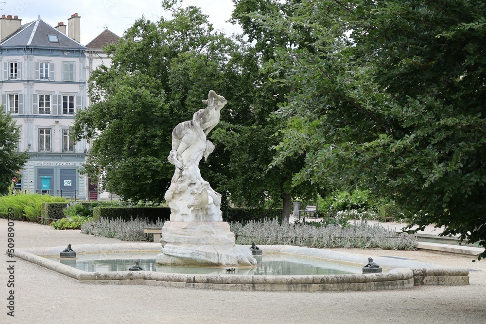 La place de la libération, ville de Troyes, département de l'Aube, france