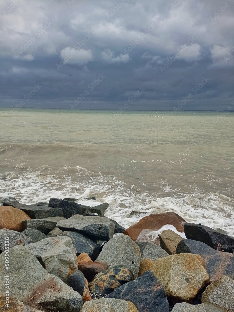 Ein Blick auf die stürmische Ostsee in Deutschland. Ein Blick auf die stürmische Ostsee in Deutschland.