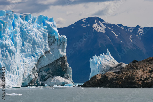 Breakdown of the Perito Moreno Patagonia Argentina glacier © Gustavo