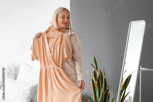 Morning of mature woman cho...