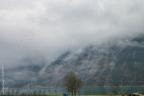 See in den Bergen mit Nebel  © Oleh