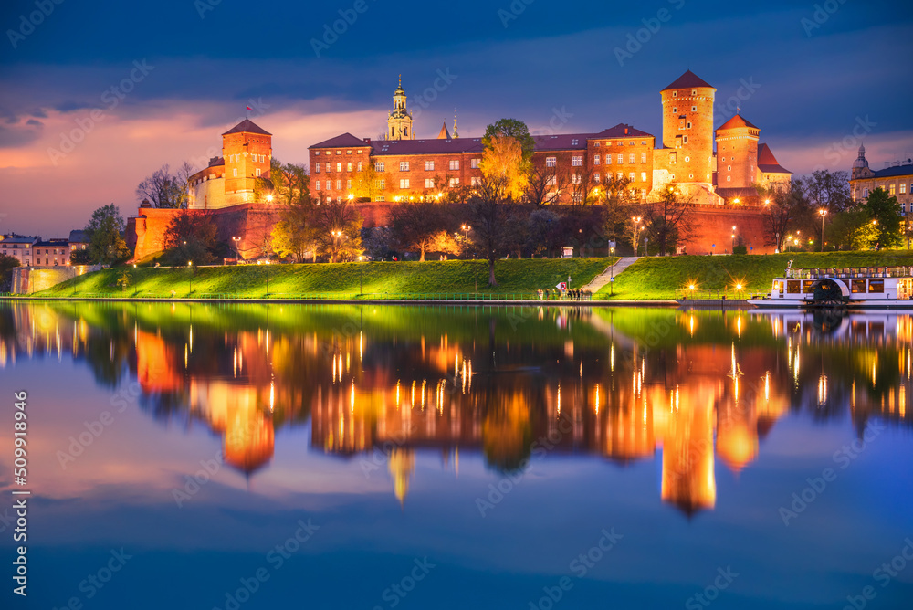 Fototapeta premium Krakow, Poland - Wawel Castle and Vistula River reflection