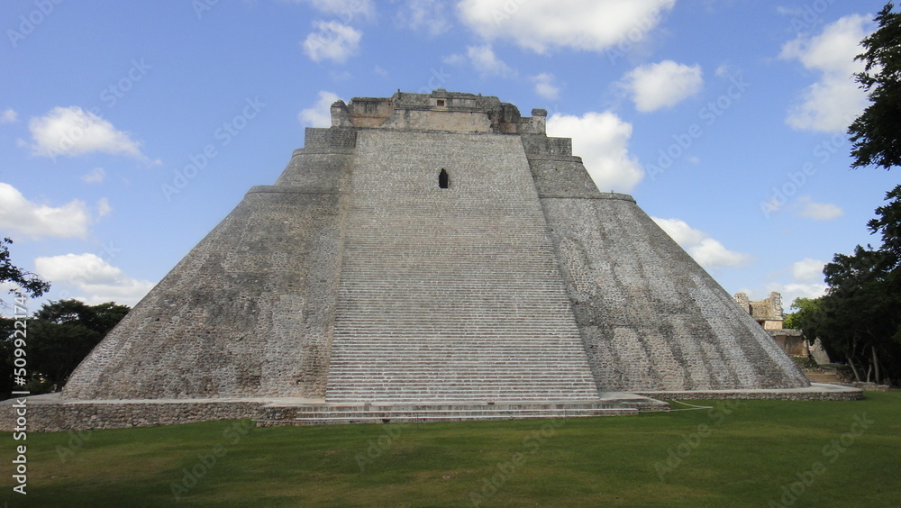 Mayan pyramid IV