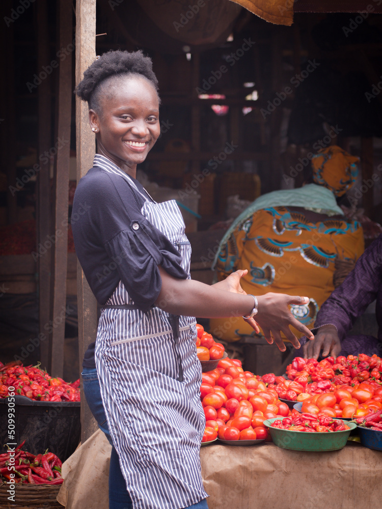 Φωτογραφία An African Nigerian female trader, seller, business woman or entrepreneur with a