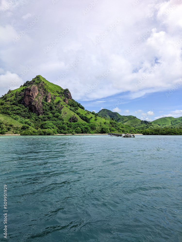 sea ​​and mountains