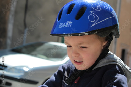 ENFANT roulant à vélo © canecorso