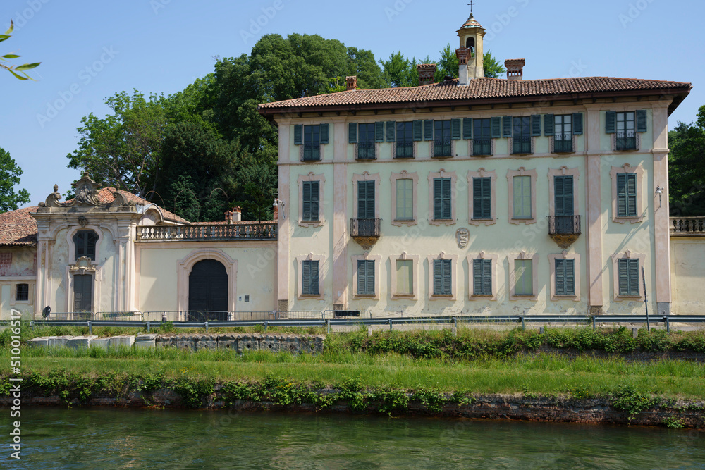 Historic buildings along the Naviglio Grande at Cassinetta di Lugagnano