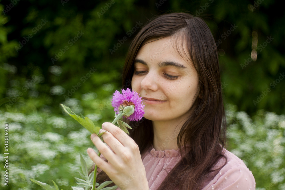 Fototapeta premium girl with flowers