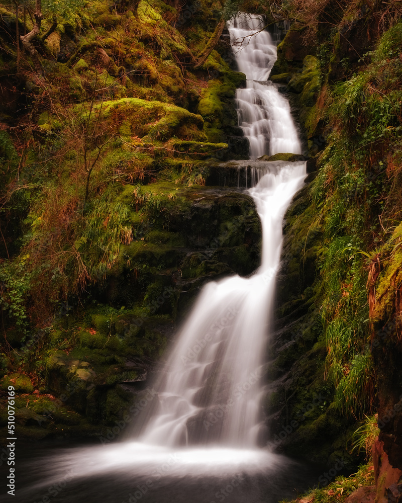 Obraz premium O'Sullivans Cascades waterfall in Kerry mountains, Ireland