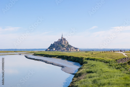 Vue sur le Mont Saint-Michel depuis l'embouchure du Couesnon