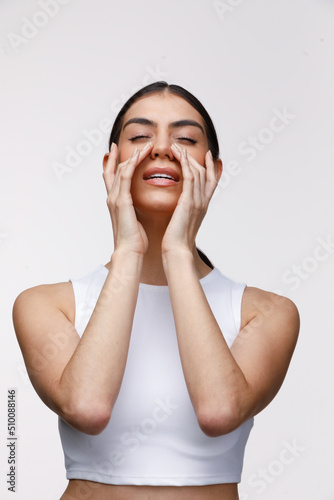 Woman experiencing sinus pressure 0014