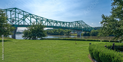 Fényképezés Bartow Jones Bridge also known as the Kanawha River Bridge is a through truss br