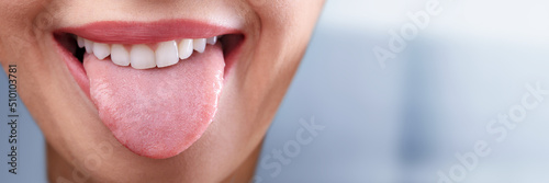Valokuva Woman Showing Her Tongue
