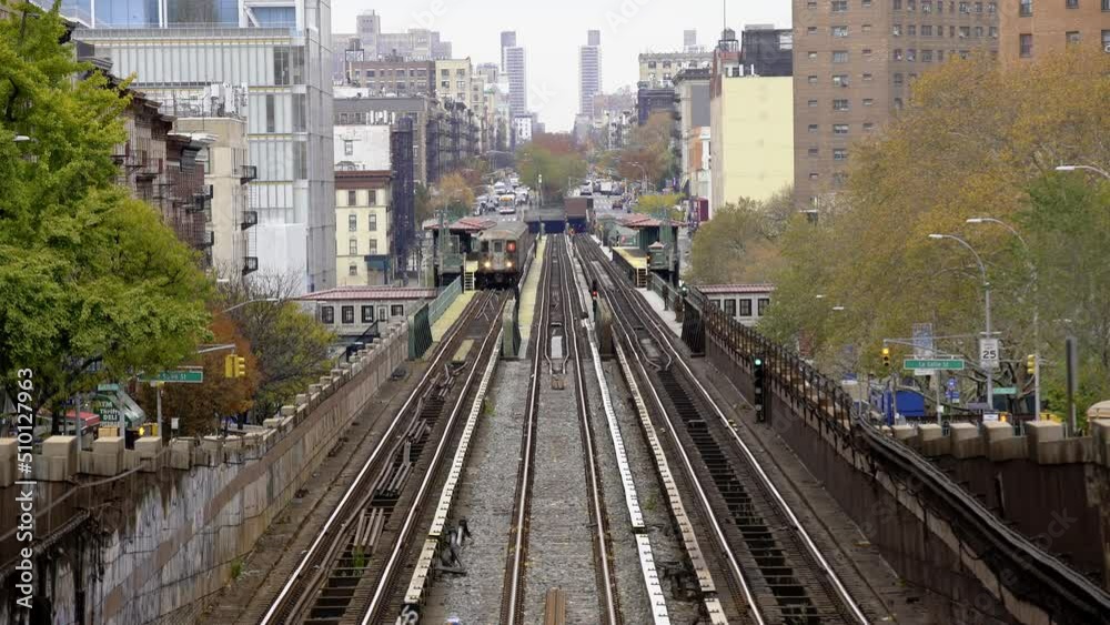 New York City, USA - 14. November 2021: One Subway train stopping in Station in Harlem. 1 Train public transport New York City, USA - 14. November 2021: One Subway train stopping in Station in Harlem. 1 Train public transport