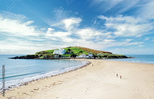 Obraz na płótnie Art Deco Burgh Island Hotel and tidal causeway to Burgh Island on the coast of South Devon at Bigbury on the English Channel w salonie