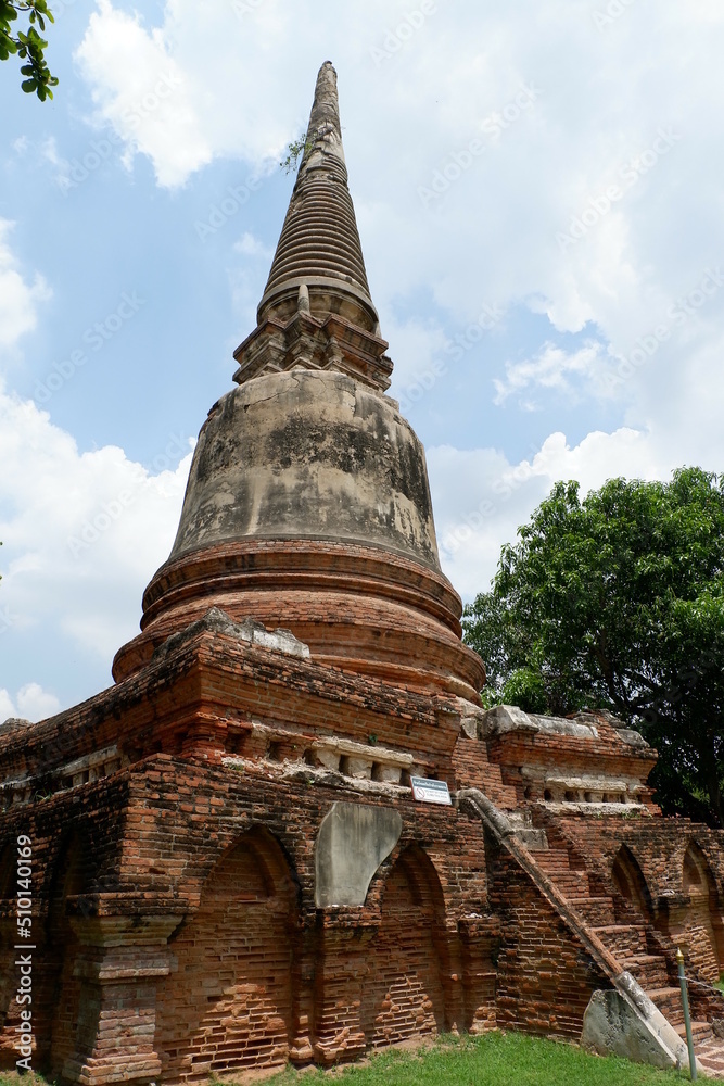 Fototapeta premium Old temple in Ayutthaya province 
