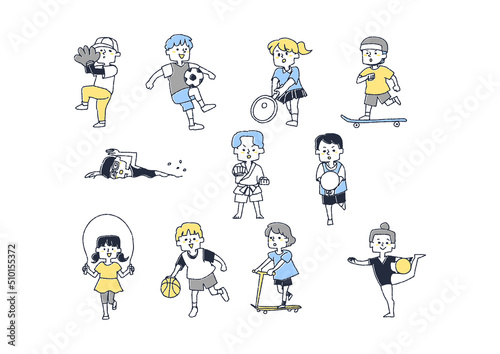 体を動かし元気よく遊ぶ子供たち　さまざまな習い事のセット © 星野スウ