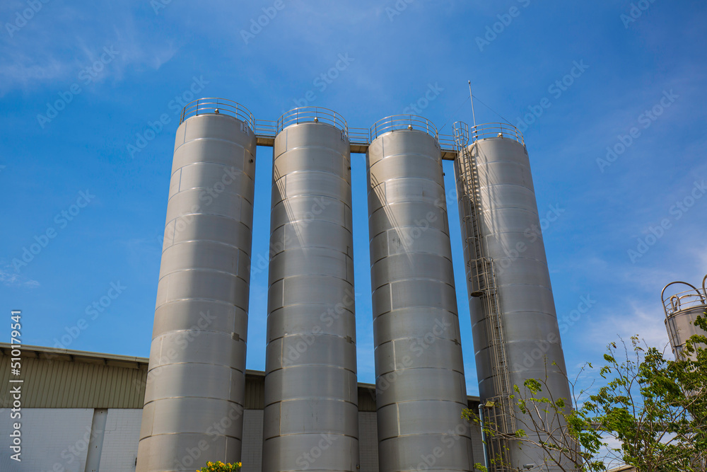 Stainless steel silos in the chemical industry Stainless steel silos in the chemical industry