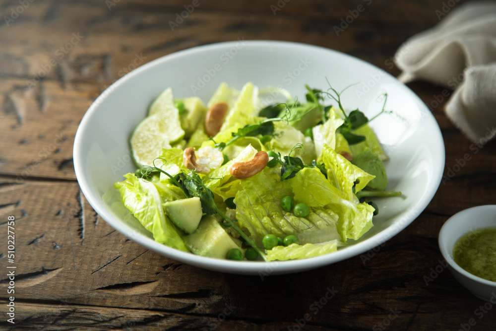 Healthy green salad with cashew