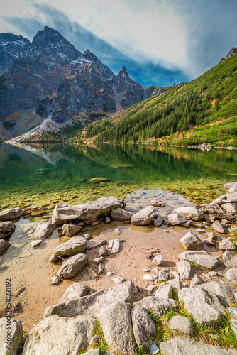 Fototapeta Naklejka Na Ścianę i Meble -  Wildlife in Poland. Mountain lake in the Tatras in autumn.