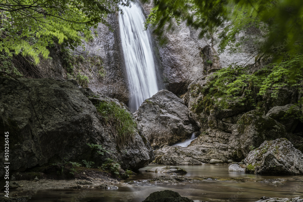 sfondo naturale della cascata del papa valle di canneto Stock Photo ...