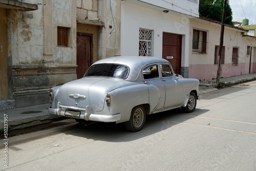 Fototapeta Naklejka Na Ścianę i Meble -  classic car in the streets of cardenas