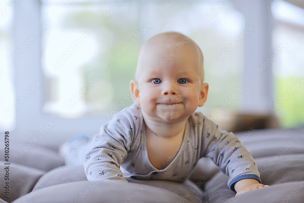 child is cute little, childhood will be happy child is cute little, childhood will be happy