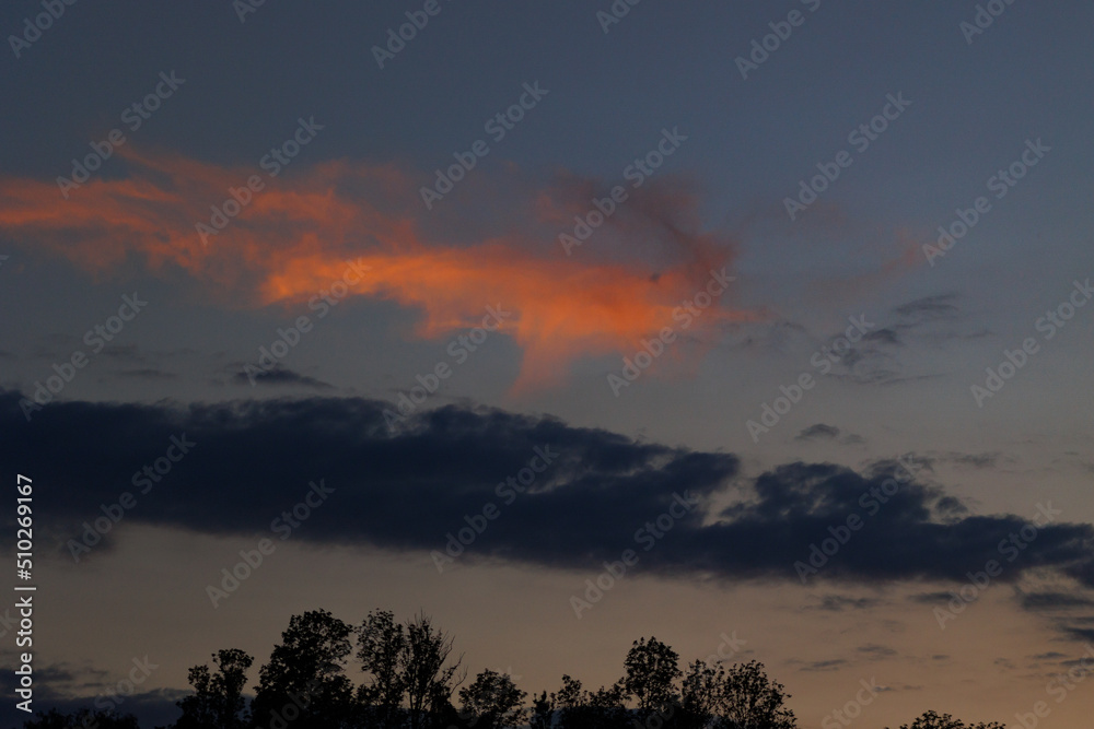 Farbspiel der Abendröte an Wolken